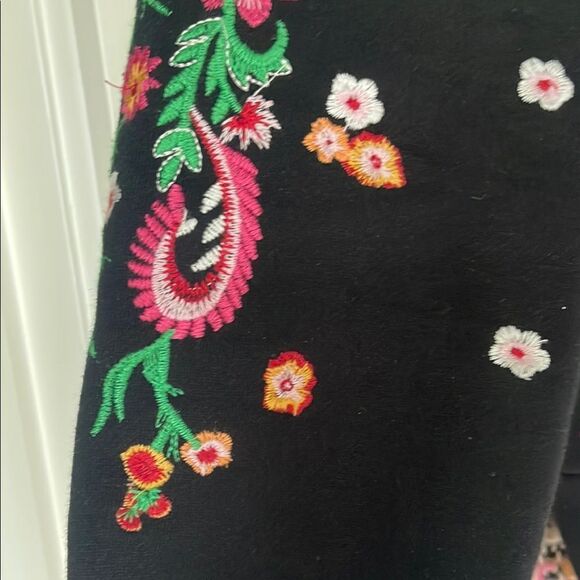 Floral Embroidered Black Sweatshirt - Picture 3 of 7